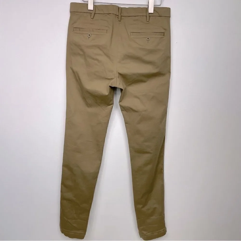 Uniqlo | khaki 4 pocket pants size 30/40.      (5) Uniqlo (76 cm) waist, slacks.